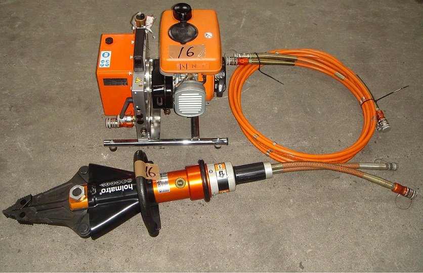 B&agrave;n giao thiết bị cứu hộ cứu nạn Holmatro cho kh&aacute;ch h&agrave;ng